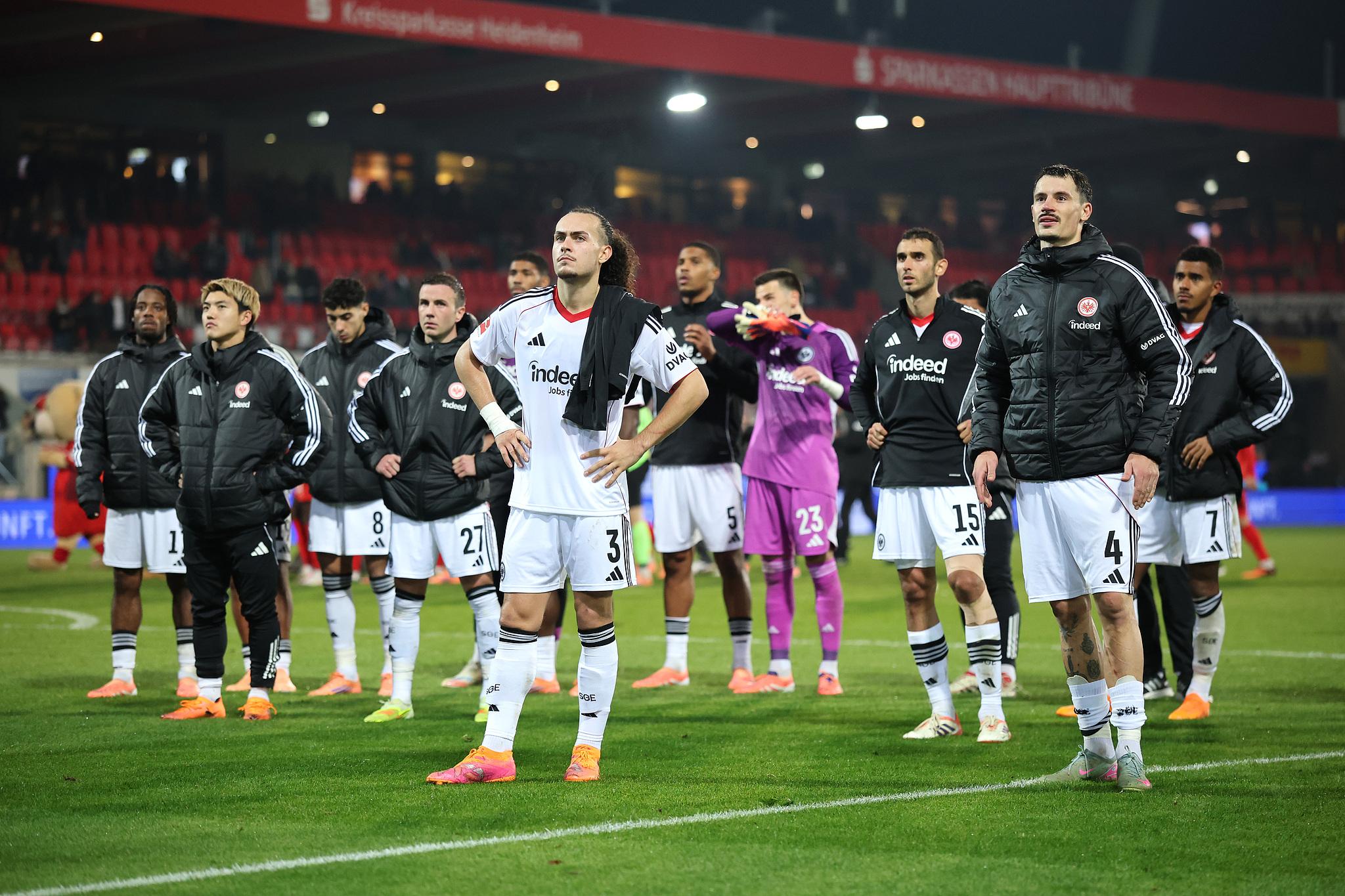 开云APP-只是为了金菠萝吗？法兰克福“每根头发都竖了起来”