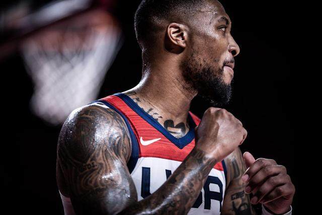 拉胯原因找到了?名记透露利拉德奥运期间带伤作战